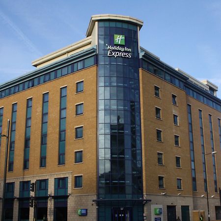 Holiday Inn Express London Stratford By Ihg Bagian luar foto