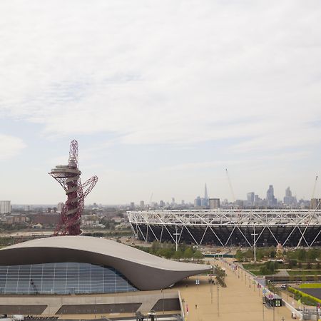 Holiday Inn Express London Stratford By Ihg Bagian luar foto