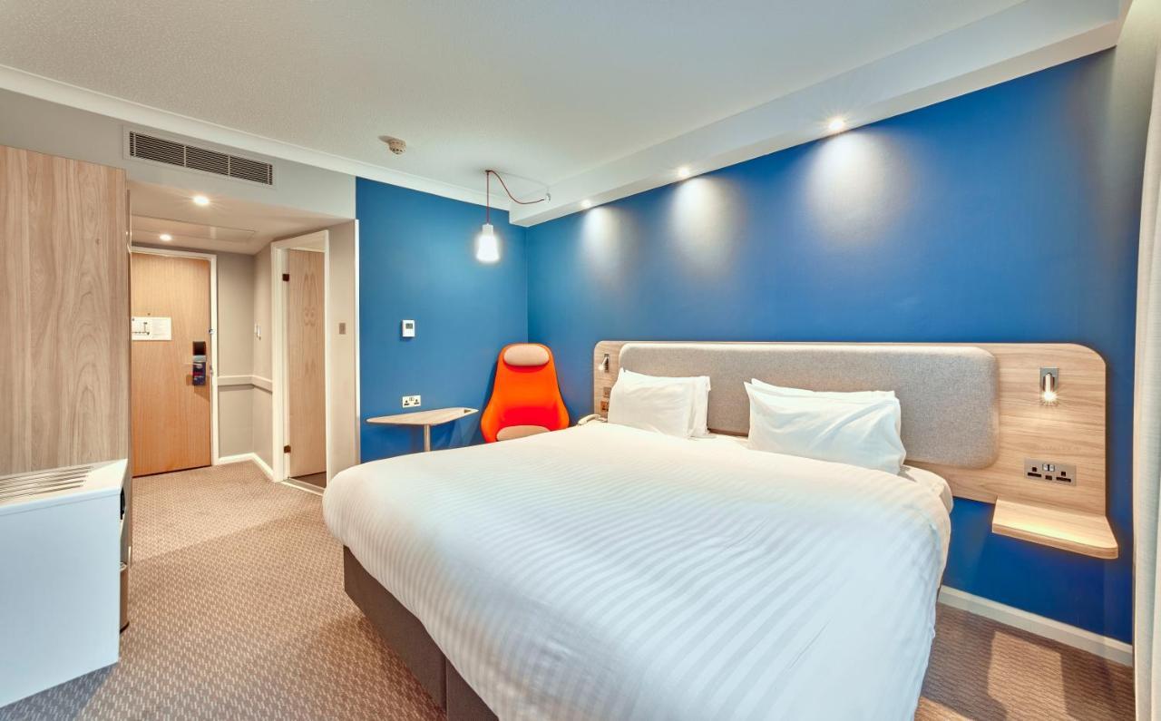 Holiday Inn Express London Stratford By Ihg Bagian luar foto