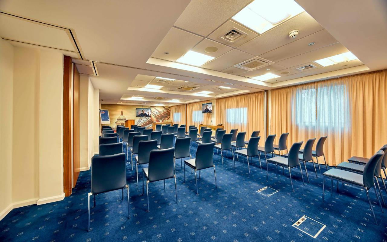 Holiday Inn Express London Stratford By Ihg Bagian luar foto