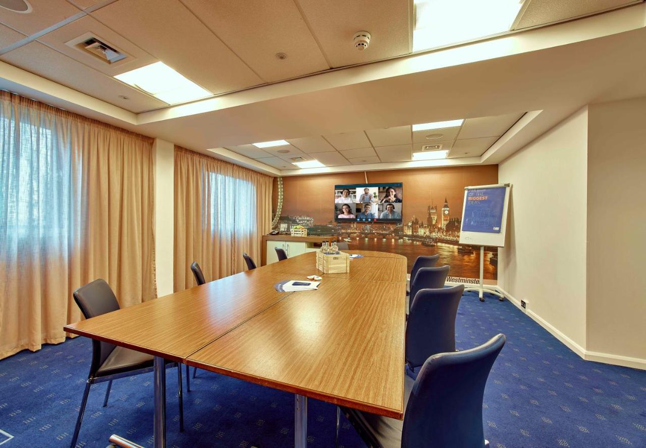Holiday Inn Express London Stratford By Ihg Bagian luar foto