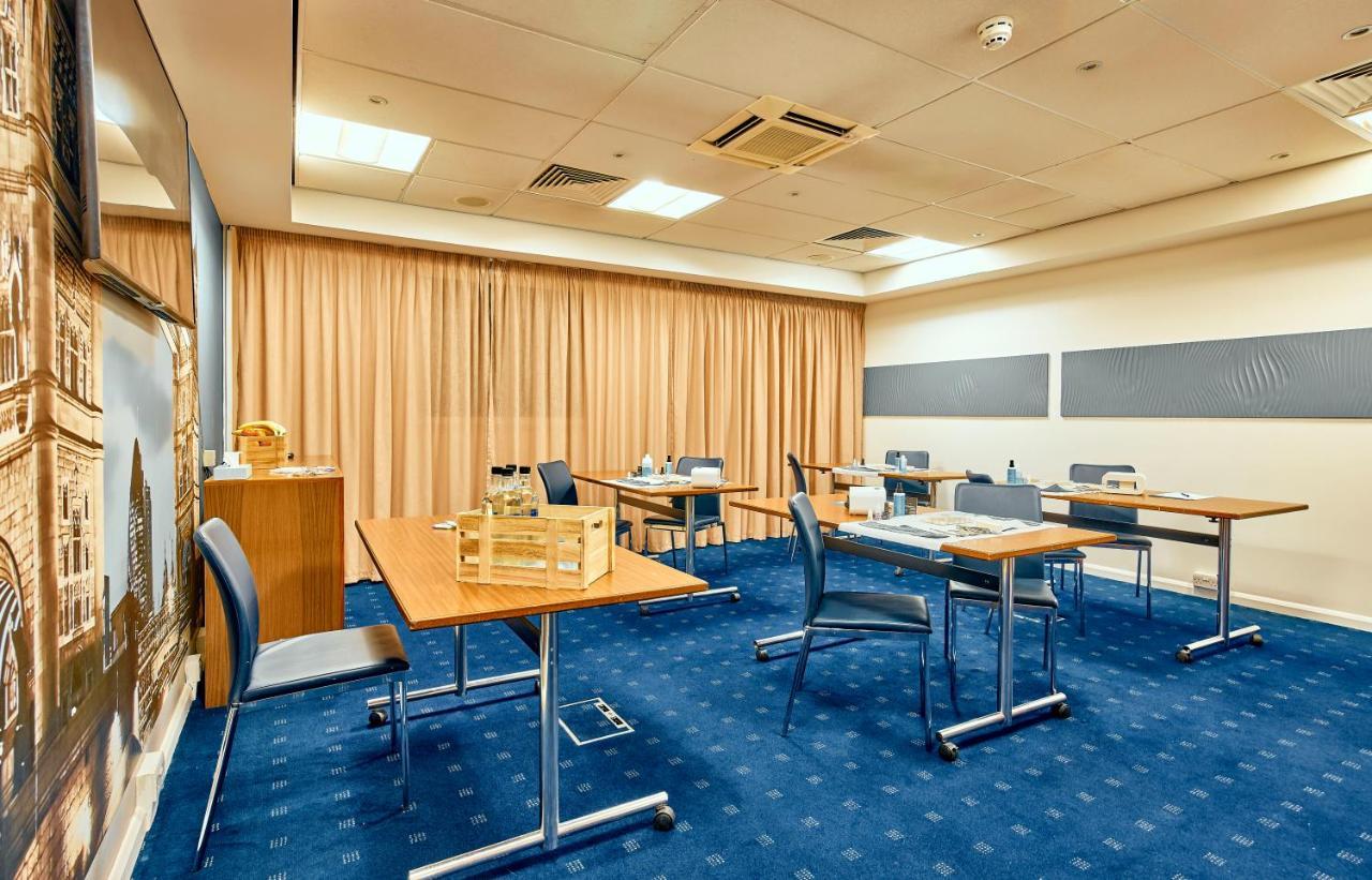 Holiday Inn Express London Stratford By Ihg Bagian luar foto