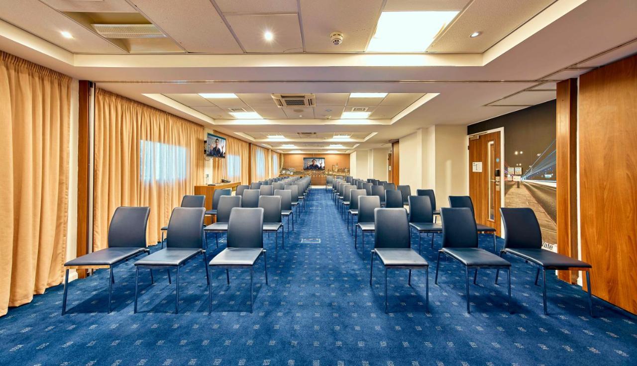 Holiday Inn Express London Stratford By Ihg Bagian luar foto