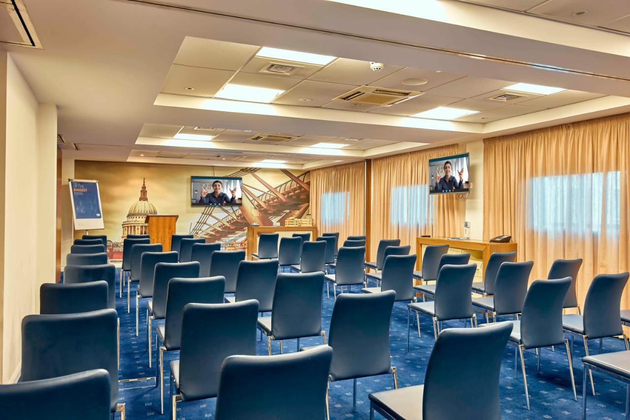 Holiday Inn Express London Stratford By Ihg Bagian luar foto