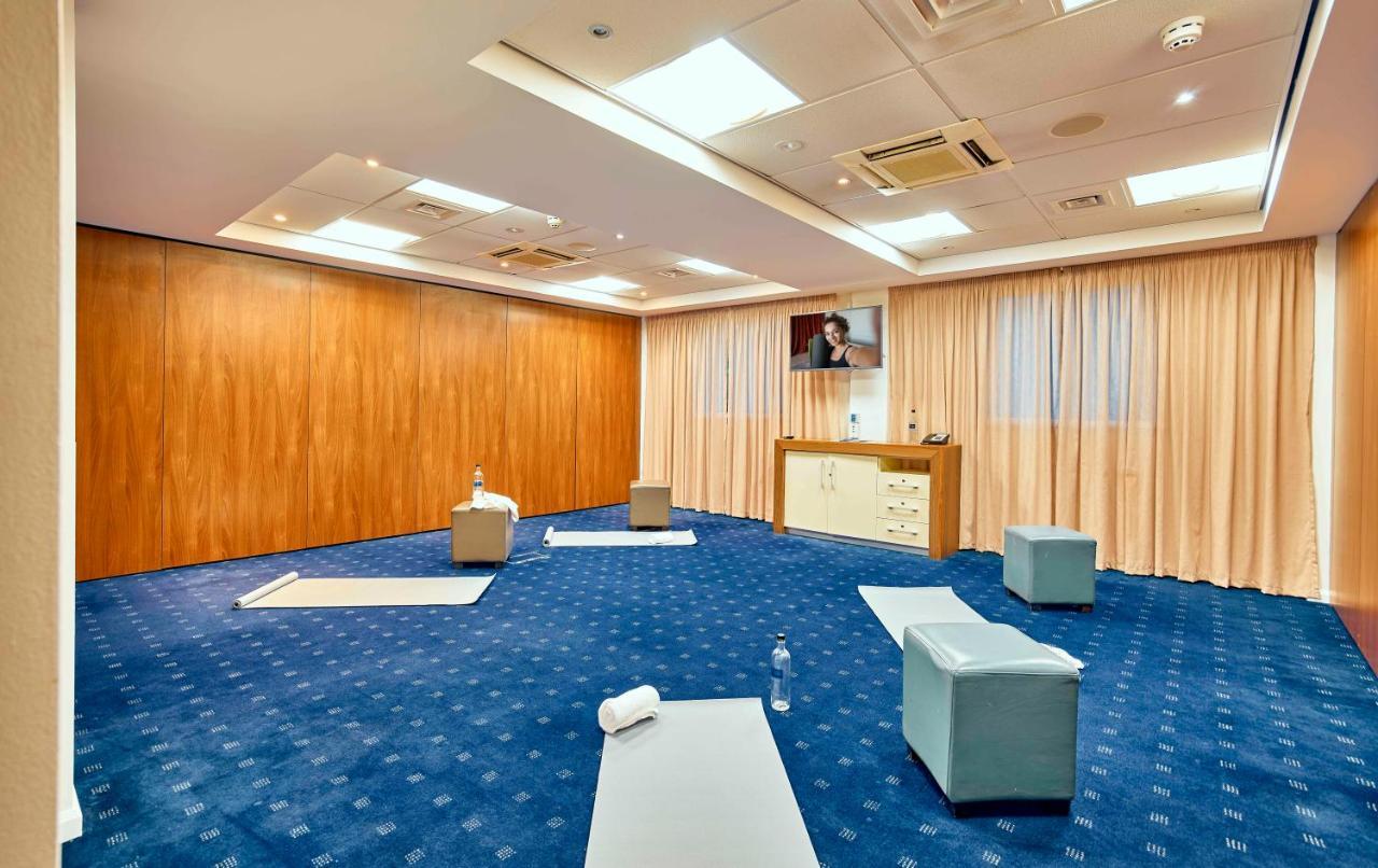 Holiday Inn Express London Stratford By Ihg Bagian luar foto