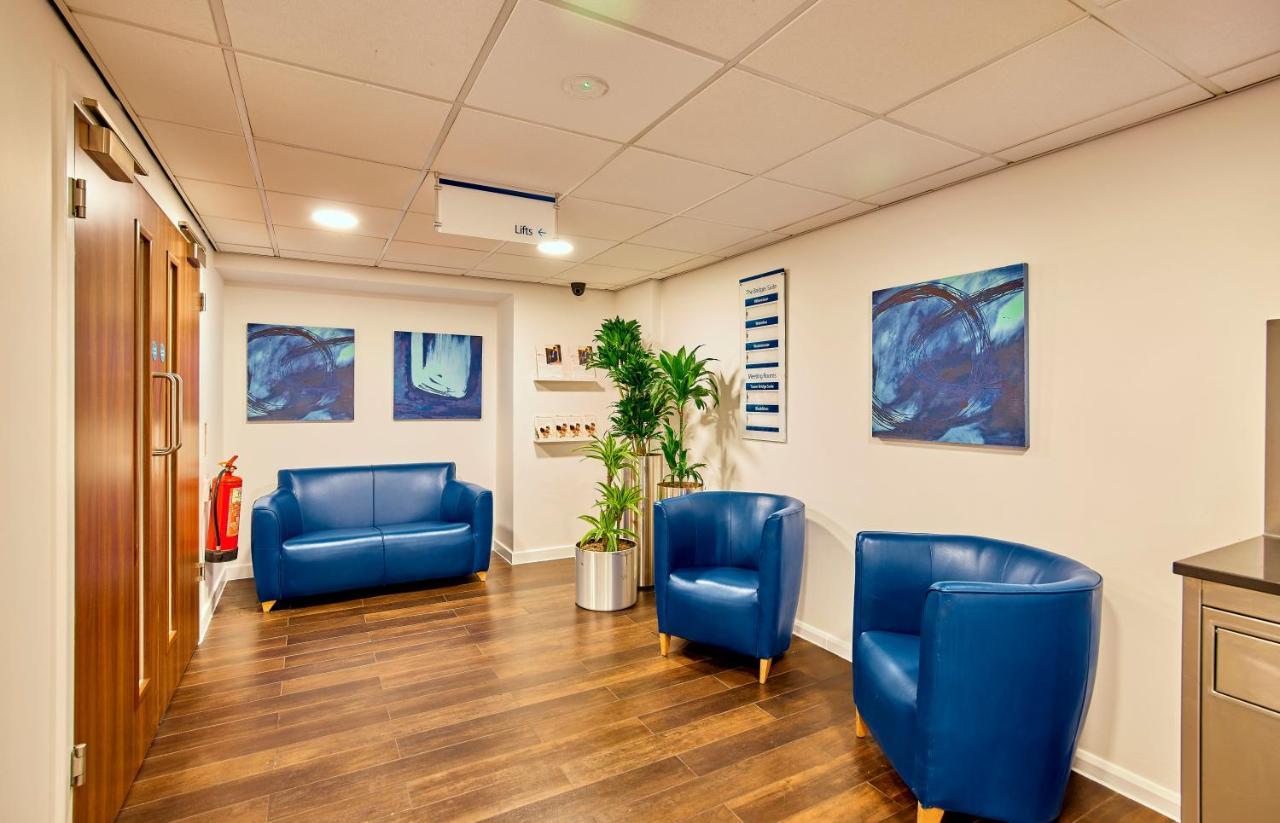 Holiday Inn Express London Stratford By Ihg Bagian luar foto