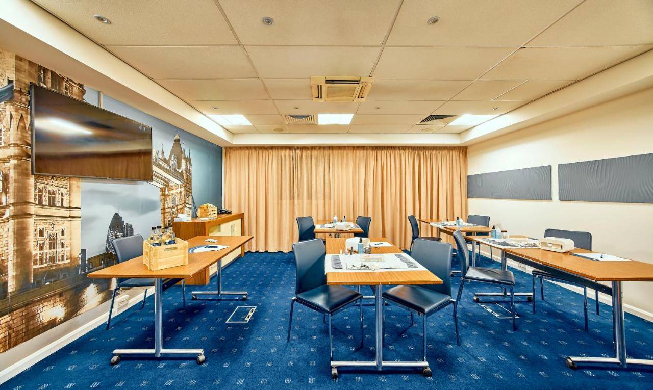 Holiday Inn Express London Stratford By Ihg Bagian luar foto