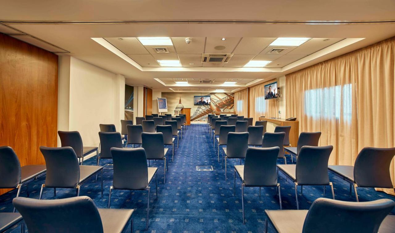 Holiday Inn Express London Stratford By Ihg Bagian luar foto