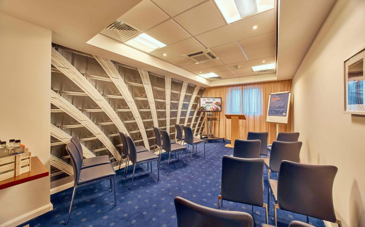 Holiday Inn Express London Stratford By Ihg Bagian luar foto