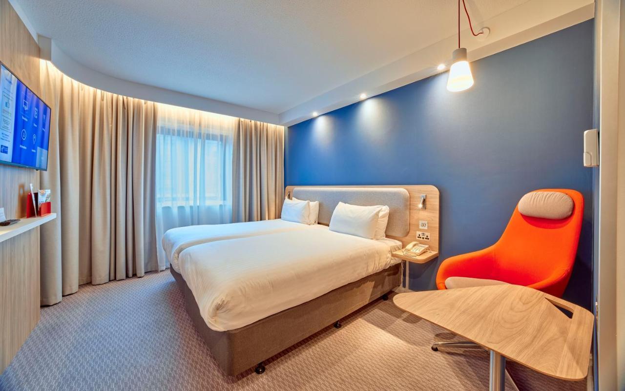 Holiday Inn Express London Stratford By Ihg Bagian luar foto