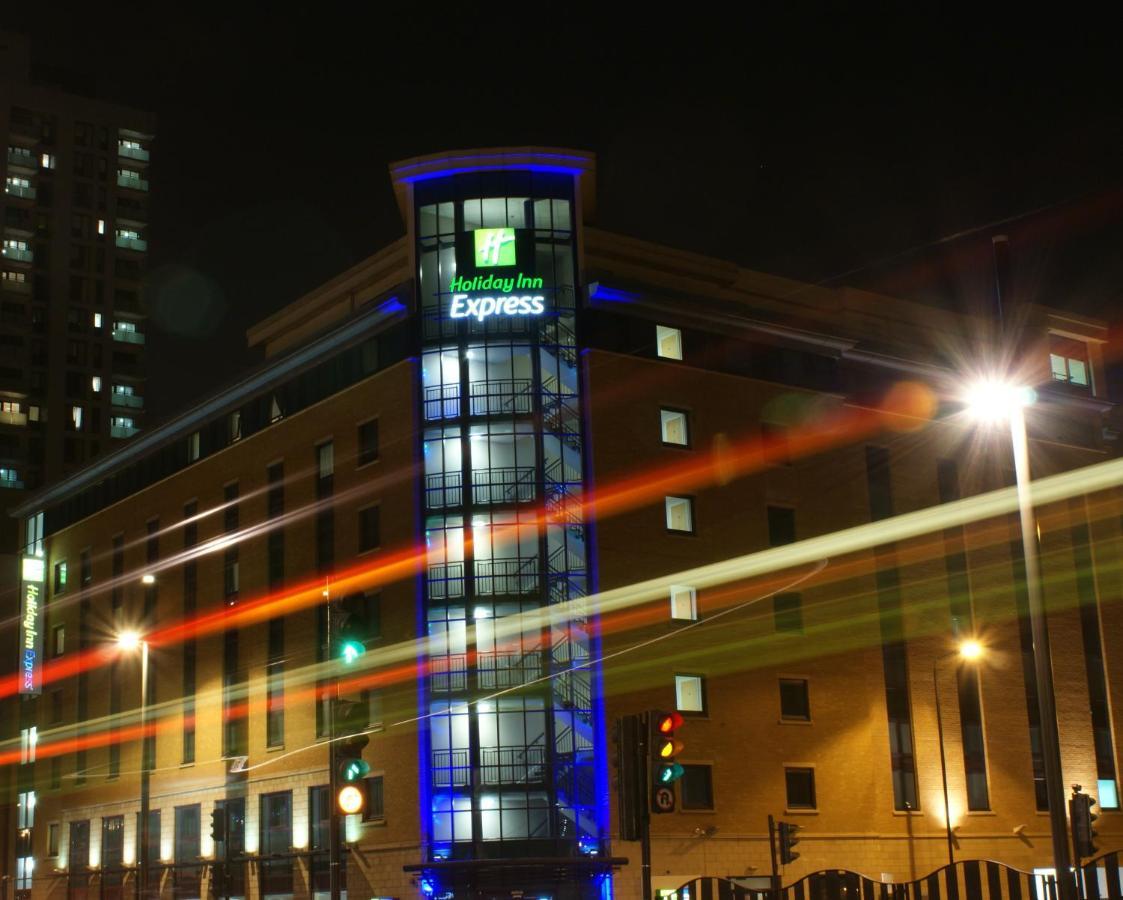 Holiday Inn Express London Stratford By Ihg Bagian luar foto
