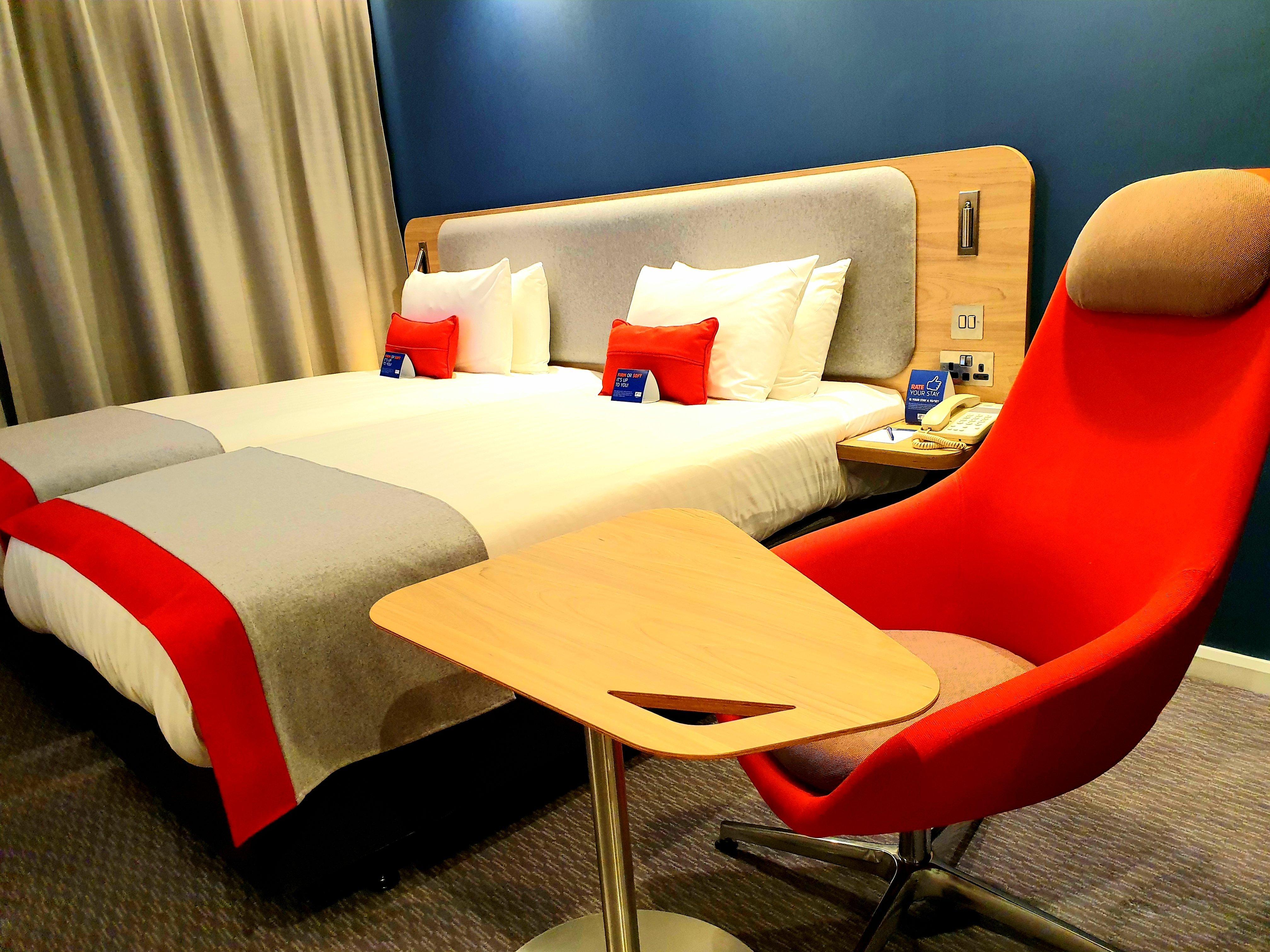Holiday Inn Express London Stratford By Ihg Bagian luar foto
