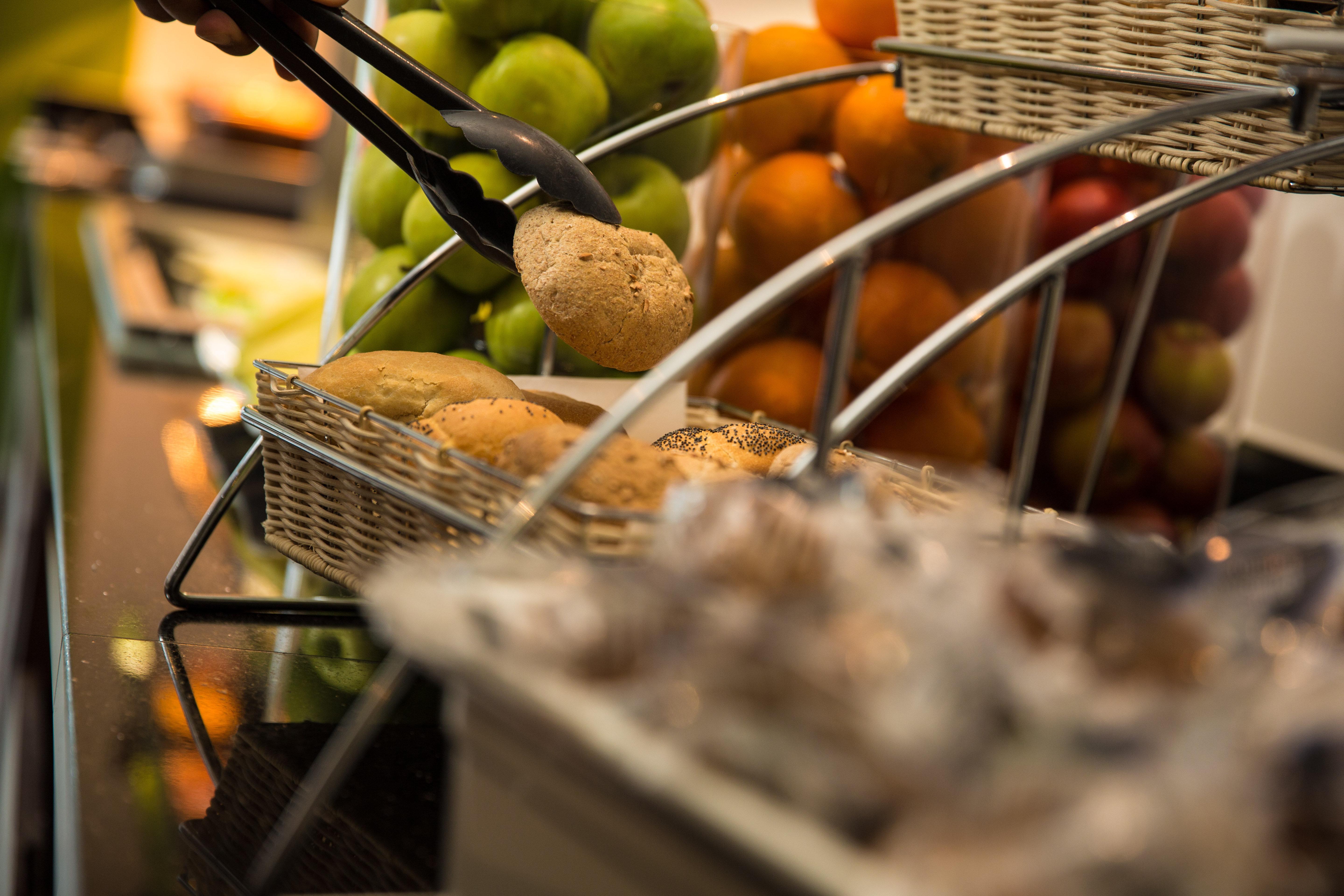 Holiday Inn Express London Stratford By Ihg Bagian luar foto