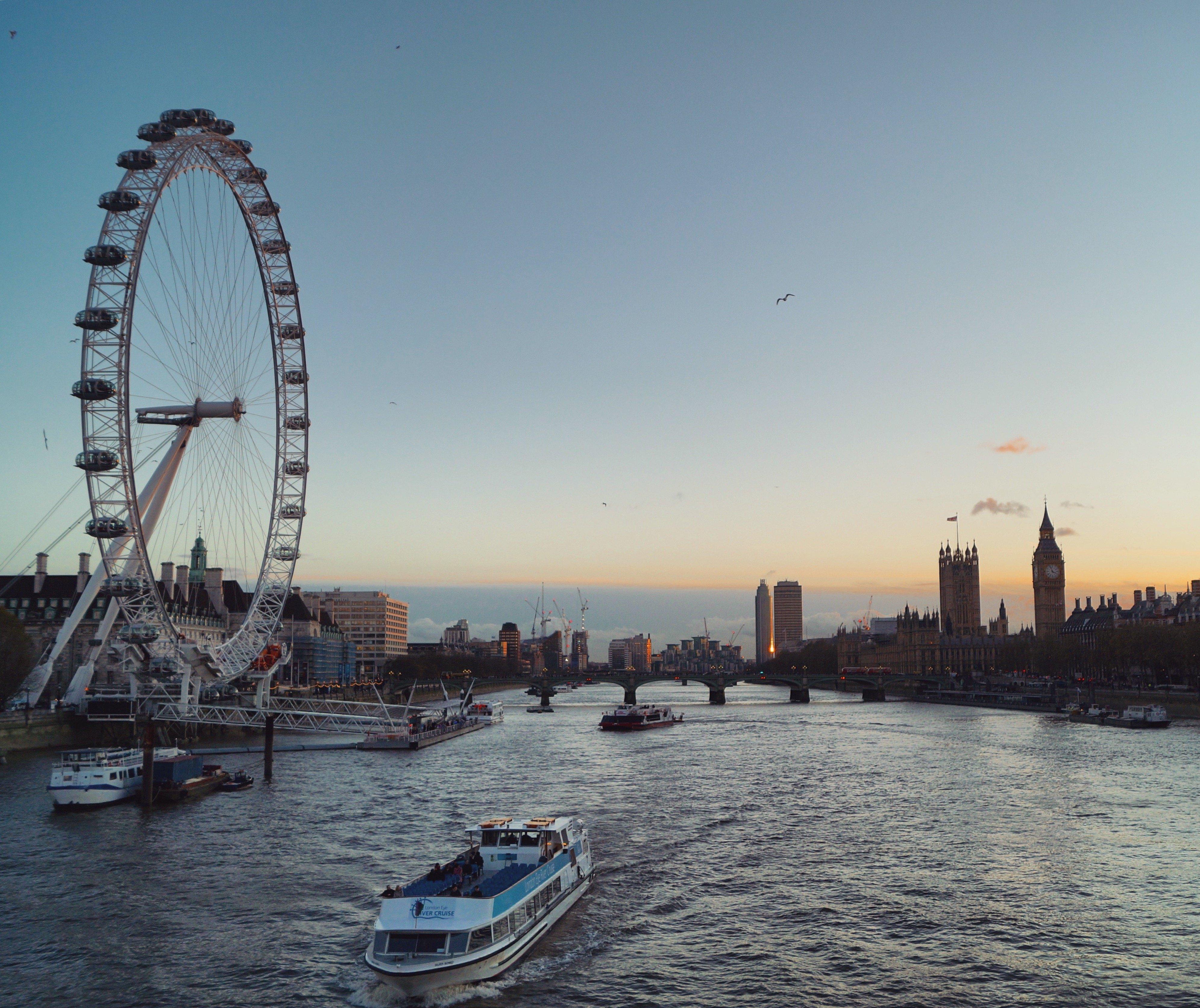 Holiday Inn Express London Stratford By Ihg Bagian luar foto