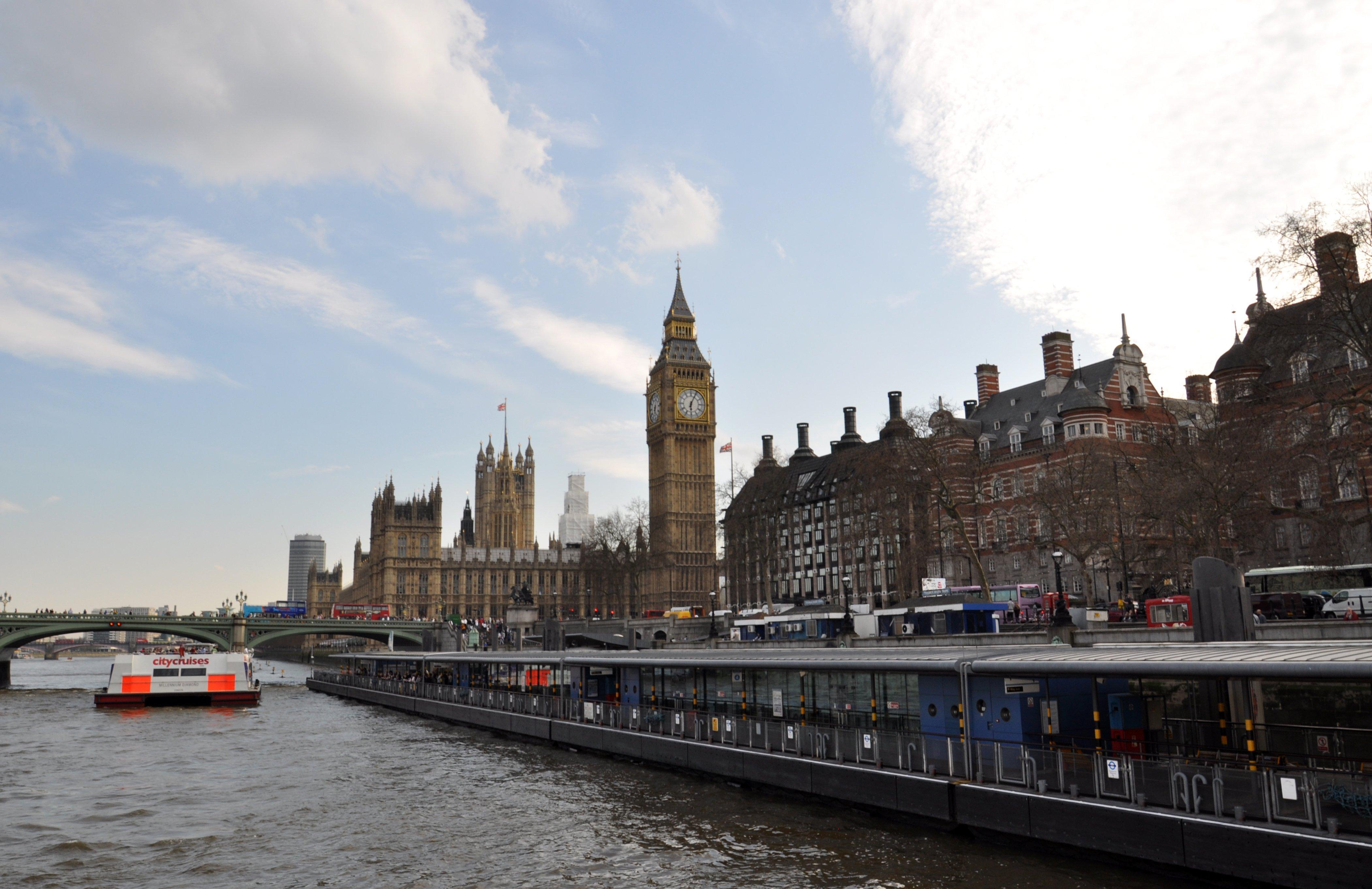 Holiday Inn Express London Stratford By Ihg Bagian luar foto