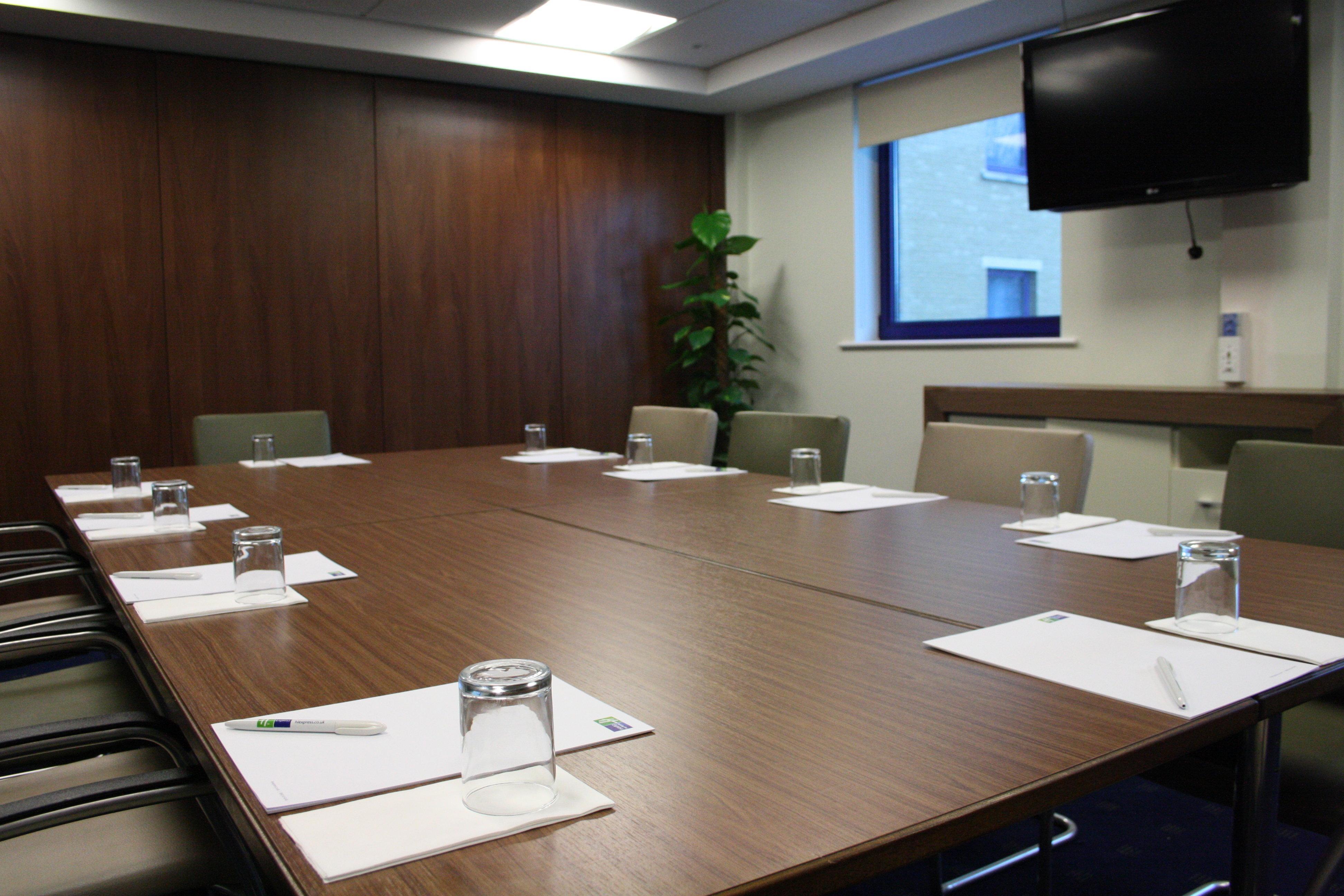 Holiday Inn Express London Stratford By Ihg Bagian luar foto