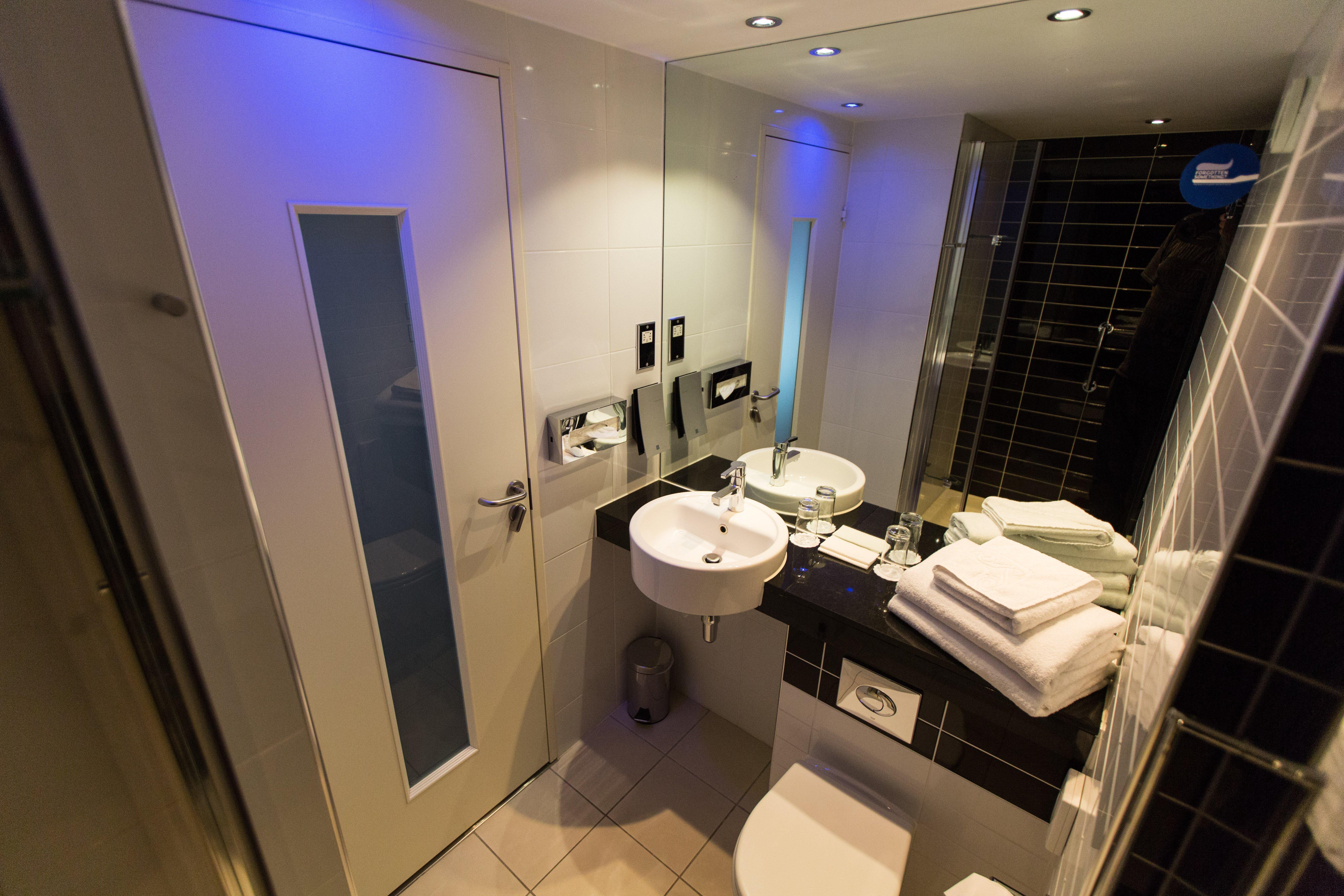 Holiday Inn Express London Stratford By Ihg Bagian luar foto