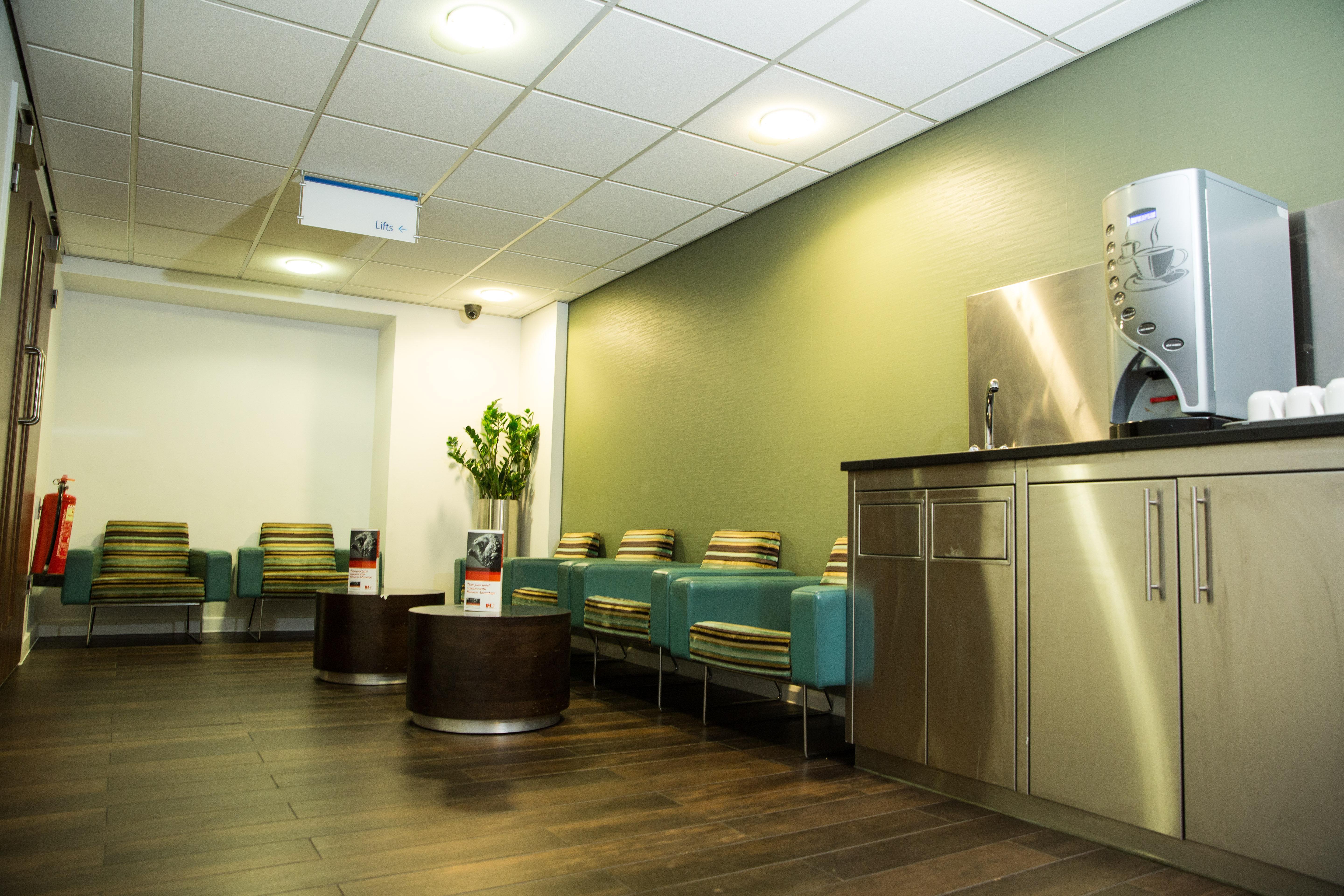 Holiday Inn Express London Stratford By Ihg Bagian luar foto