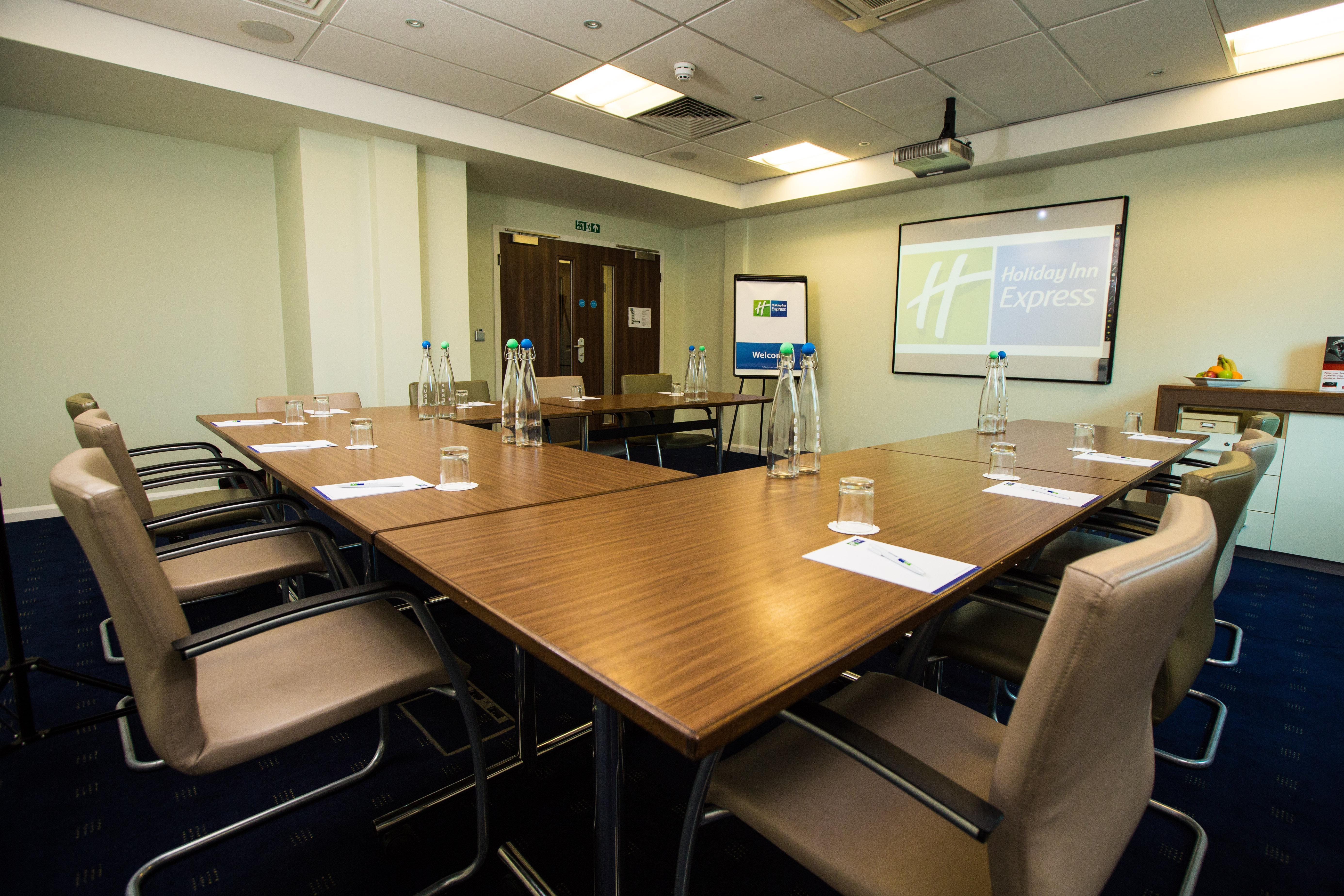 Holiday Inn Express London Stratford By Ihg Bagian luar foto